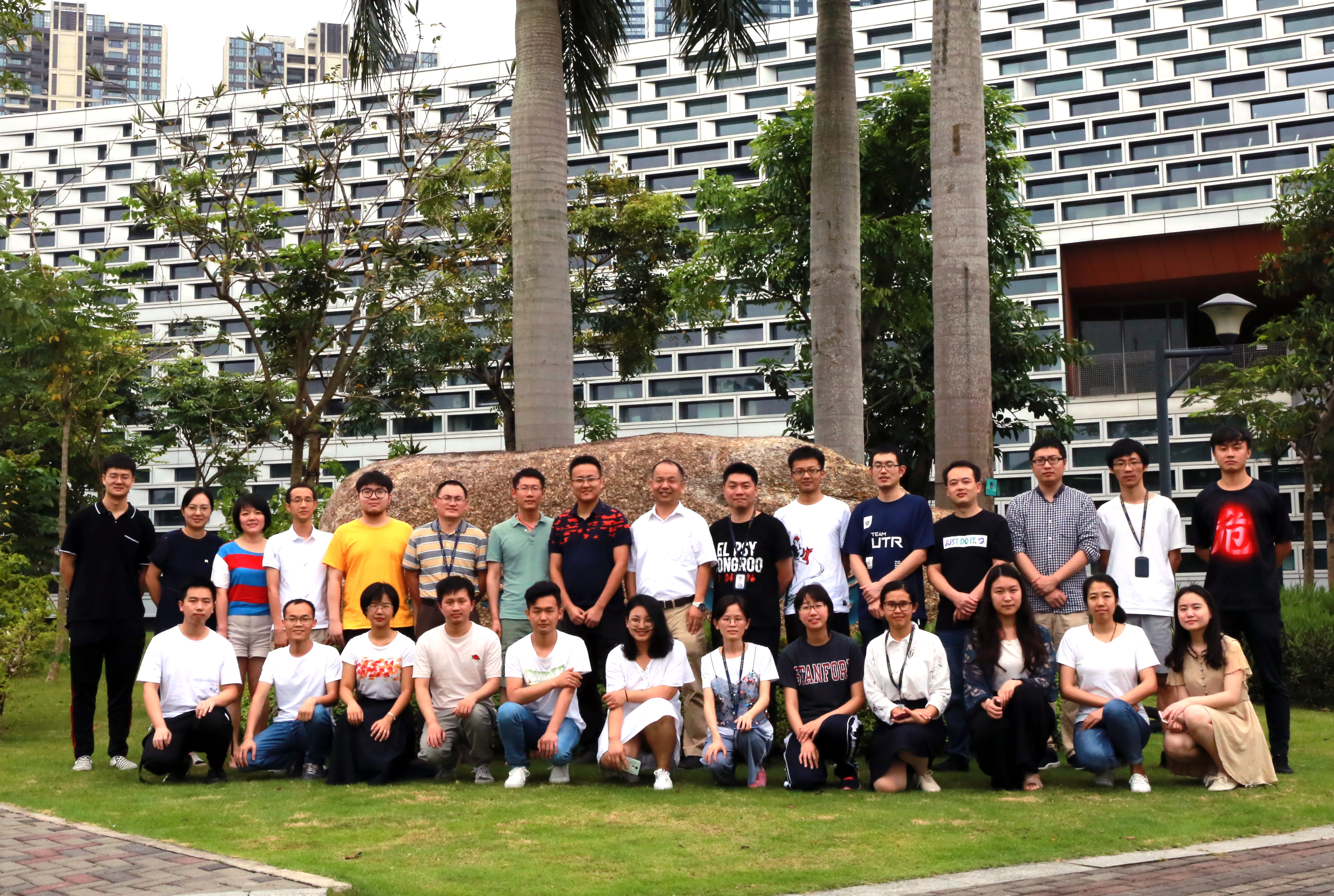 何佳清课题组师生合影.jpg 何佳清课题组师生合影.jpg