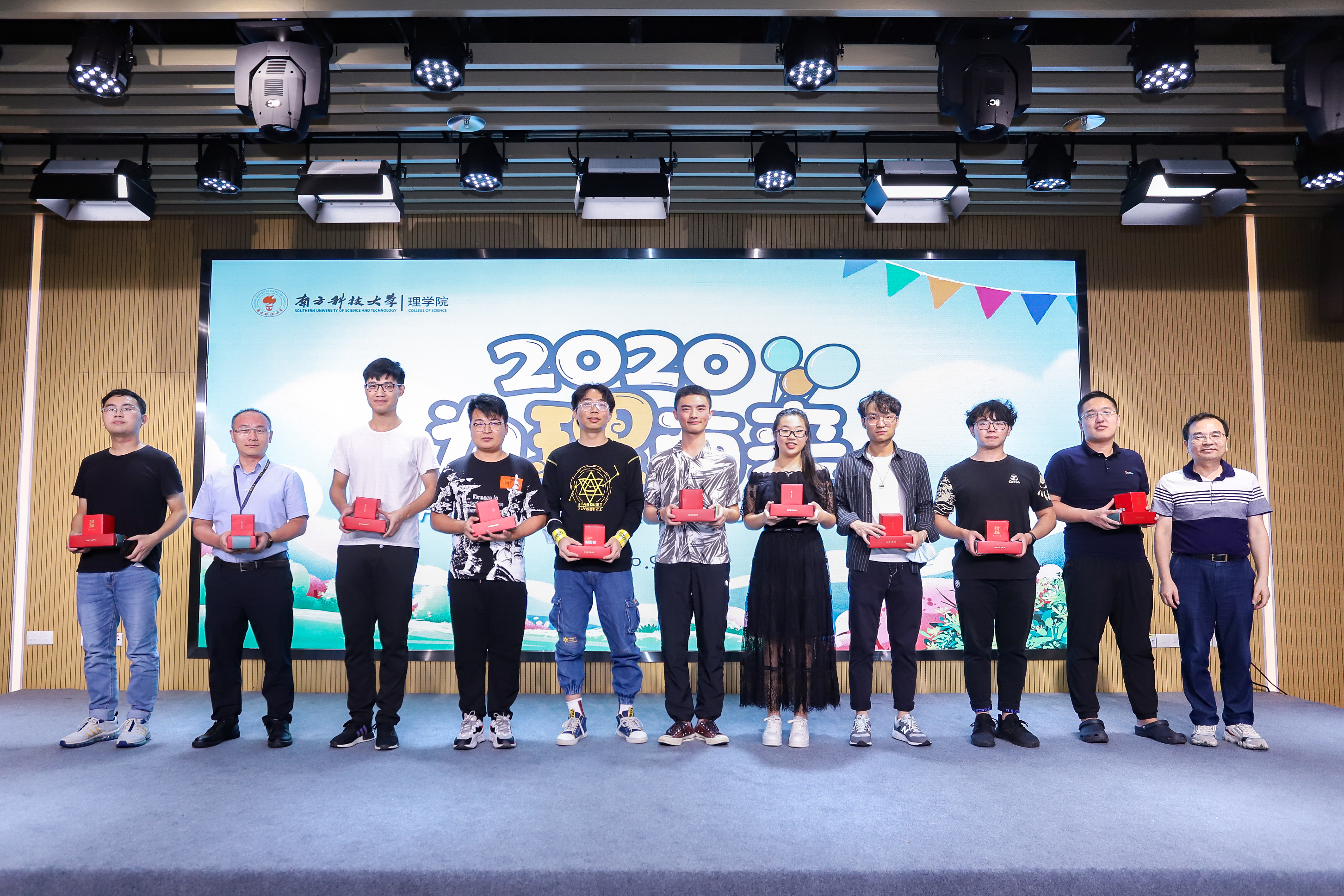 夏海平颁奖.jpg 夏海平颁奖.jpg