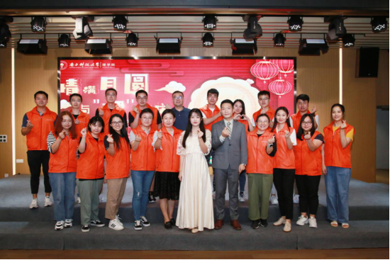 志愿者合影.png 志愿者合影.png