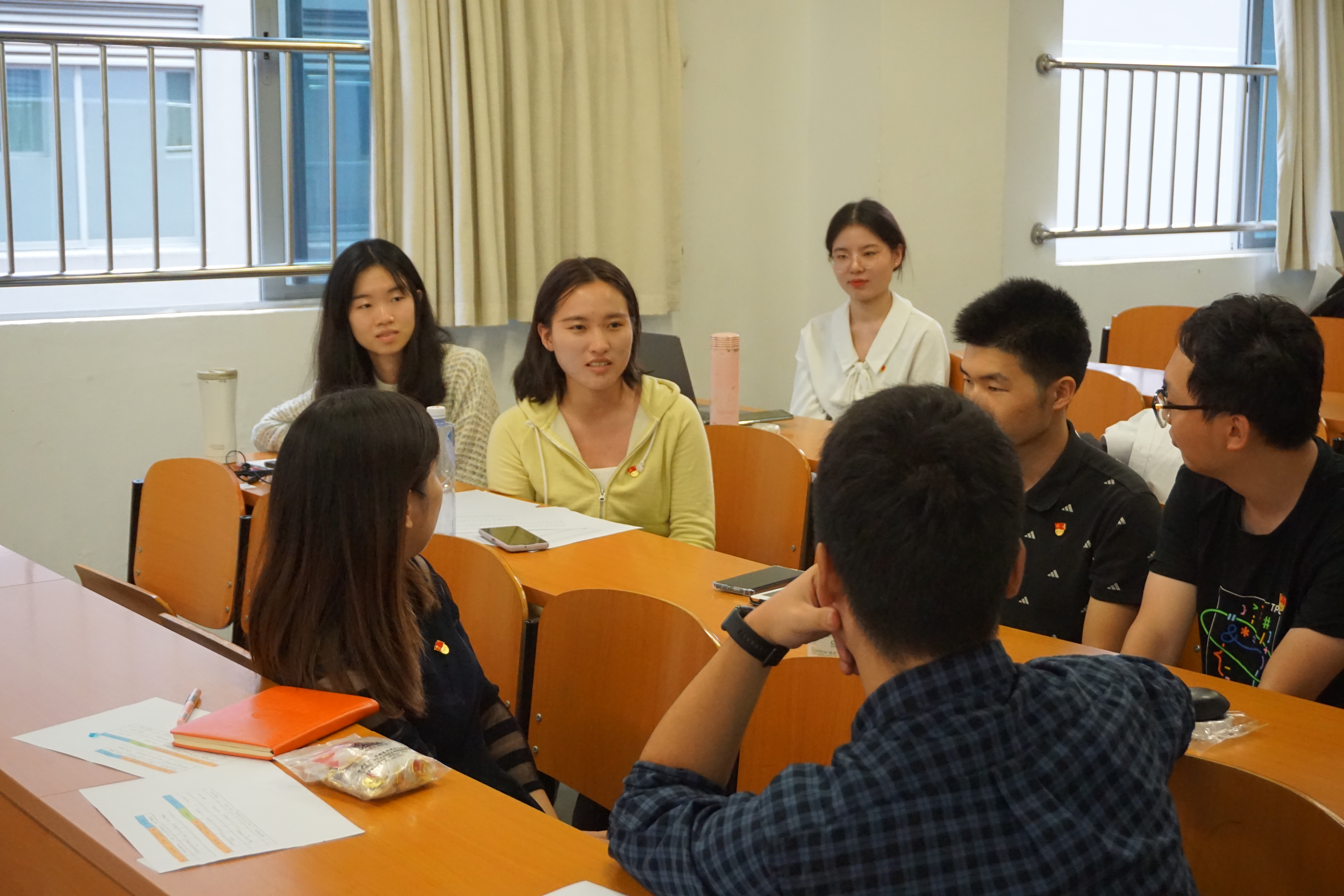 参加组织生活会.jpg 参加组织生活会.jpg